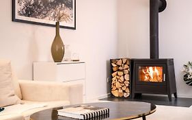 Central Home With Fireplace Near Underground
